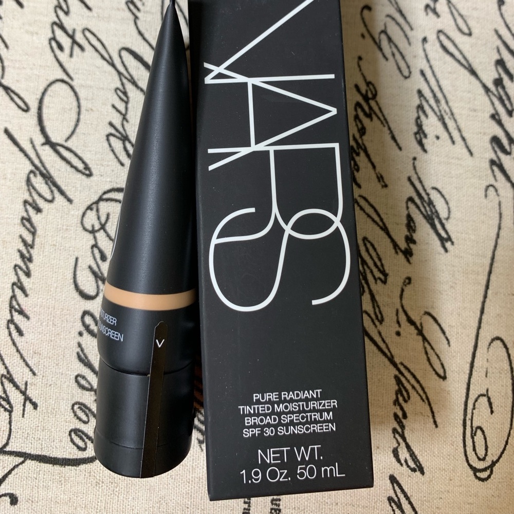 NARS Pure Radiant Tinted Moisturizer in St Moritz